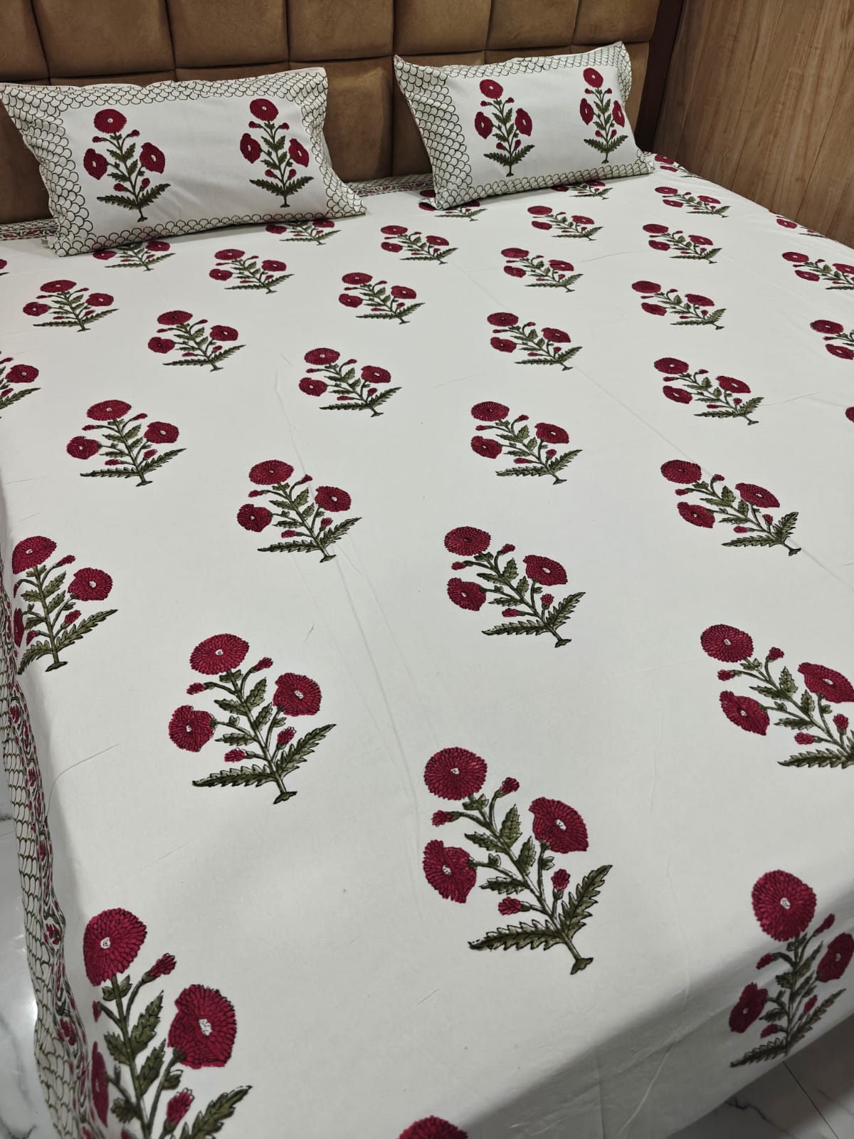 Handblock Printed 100% Cotton 250 TC King Bedsheet Set with 2 Pillow Covers - Mehrun Bagh