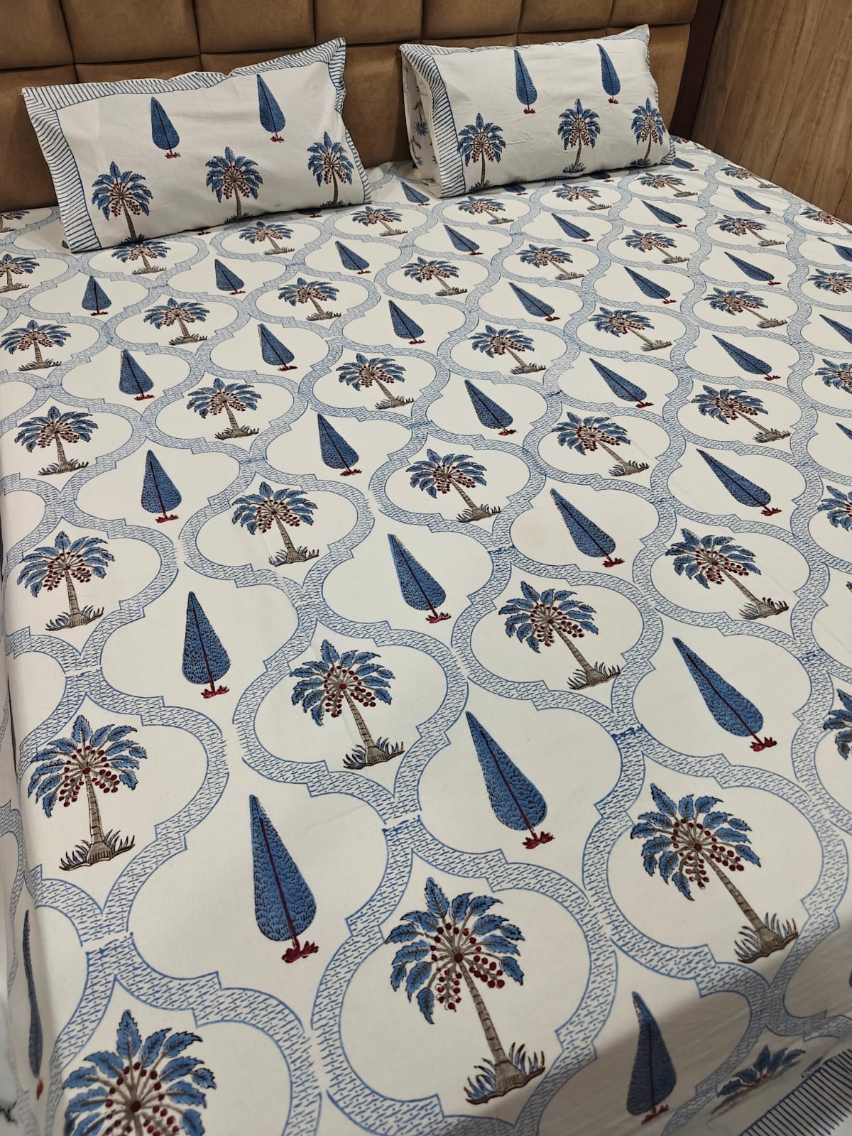 Handblock Printed 100% Cotton 250 TC King Bedsheet Set with 2 Pillow Covers - Neel Mahal