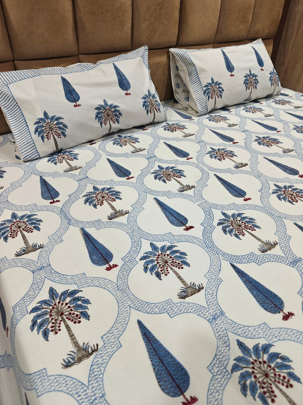Handblock Printed 100% Cotton 250 TC King Bedsheet Set with 2 Pillow Covers - Neel Mahal