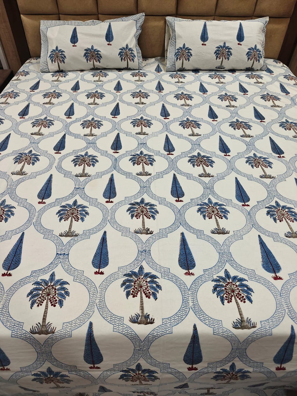 Handblock Printed 100% Cotton 250 TC King Bedsheet Set with 2 Pillow Covers - Neel Mahal