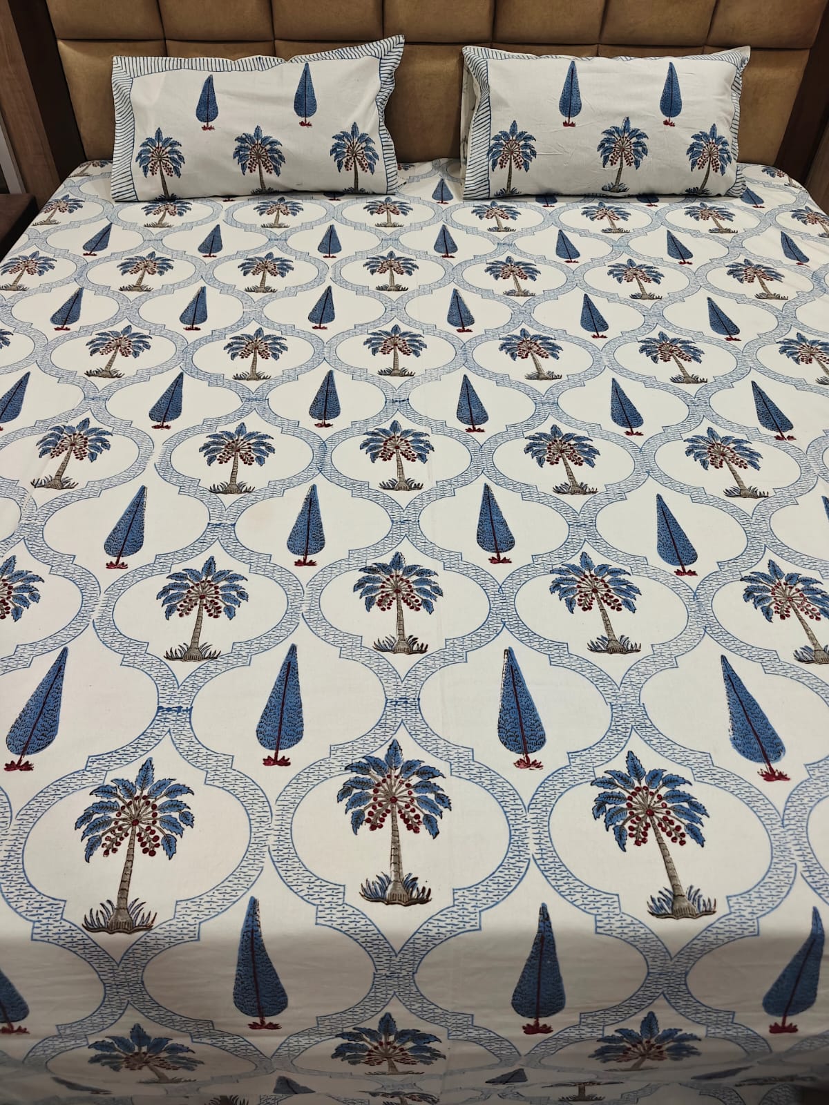 Handblock Printed 100% Cotton 250 TC King Bedsheet Set with 2 Pillow Covers - Neel Mahal