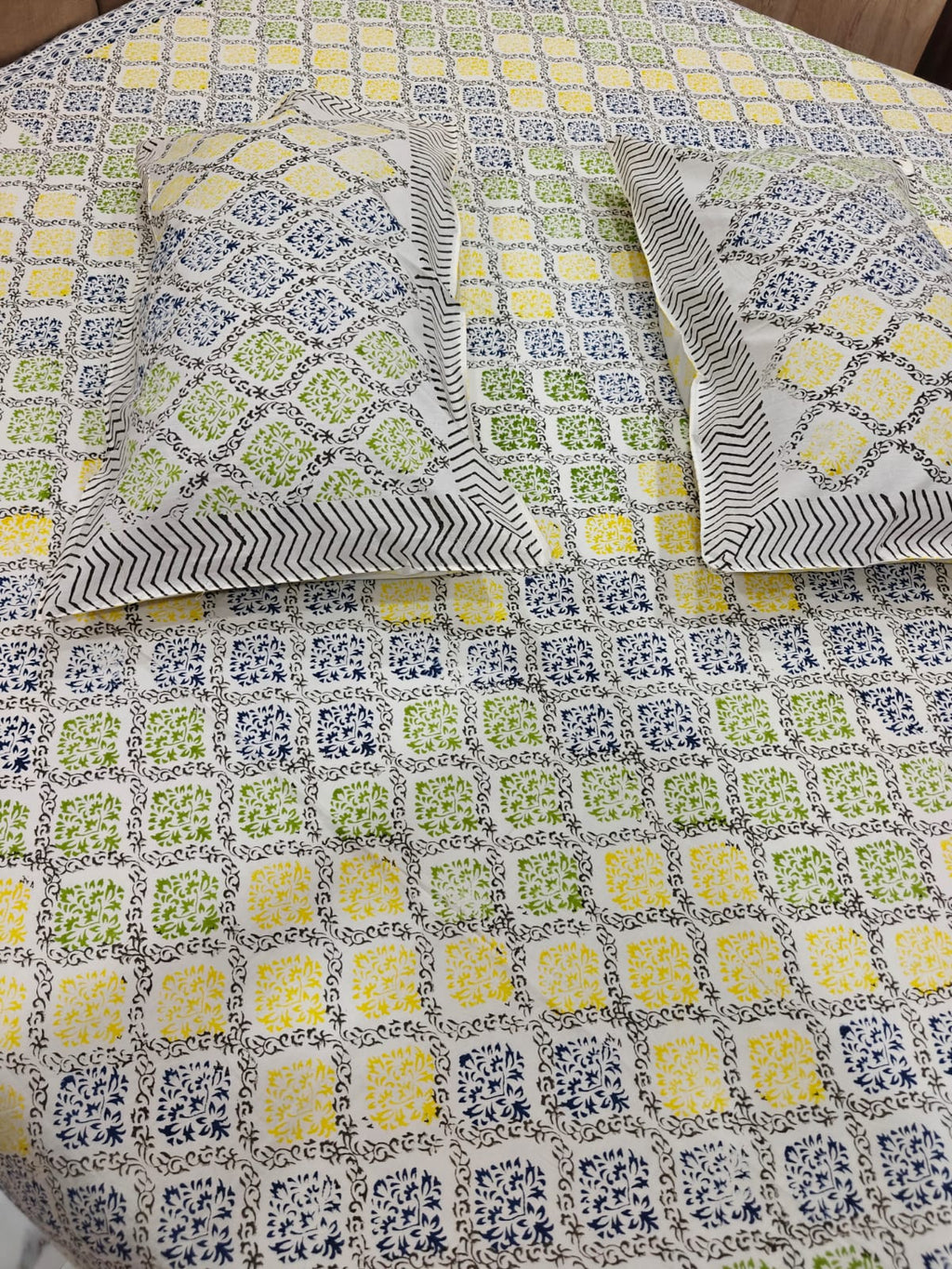 350 TC Handblock Percale Cotton King Bedsheet Set with 2 Pillow Covers - Rang Mahal