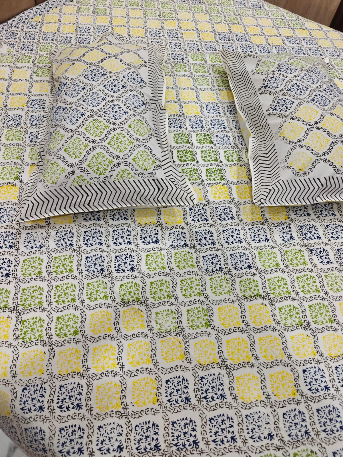 350 TC Handblock Percale Cotton King Bedsheet Set with 2 Pillow Covers - Rang Mahal