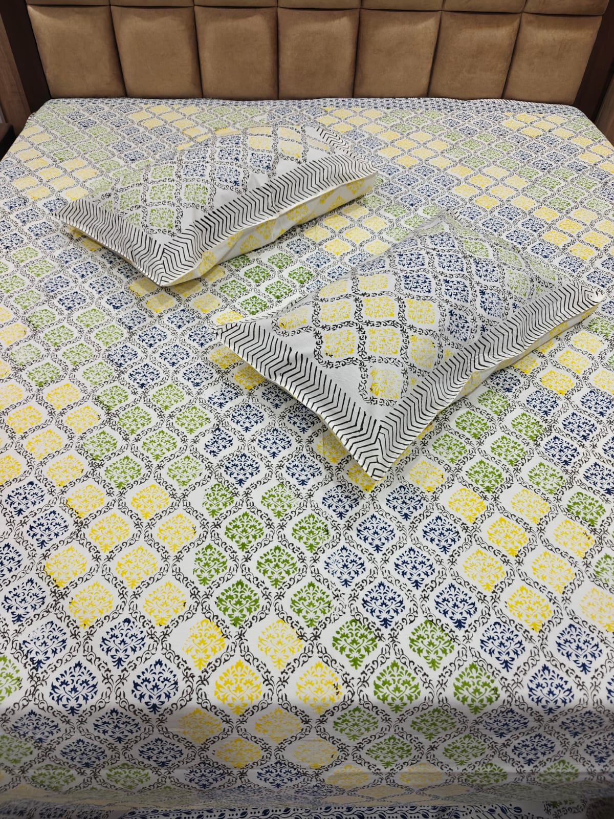 350 TC Handblock Percale Cotton King Bedsheet Set with 2 Pillow Covers - Rang Mahal