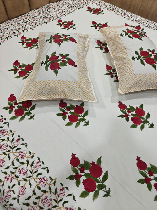 350 TC Handblock Percale Cotton King Bedsheet Set with 2 Pillow Covers - Anar Bagh