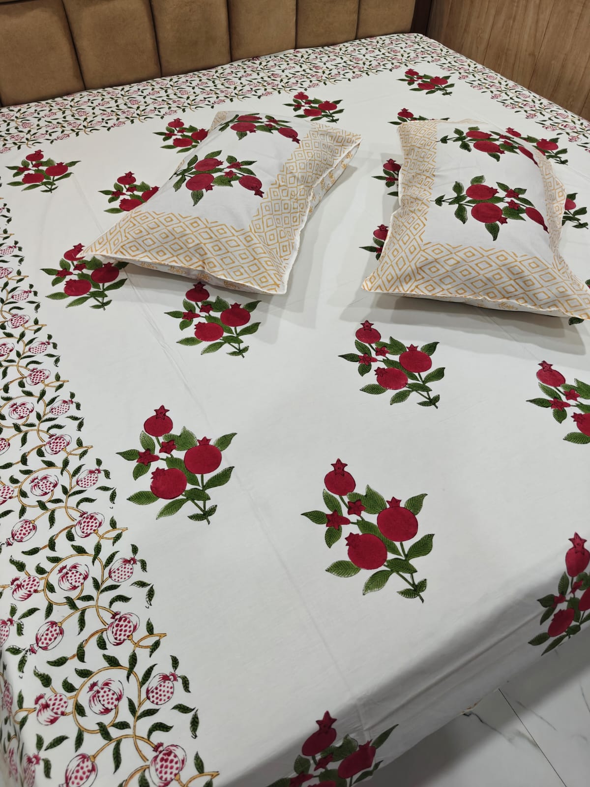 350 TC Handblock Percale Cotton King Bedsheet Set with 2 Pillow Covers - Anar Bagh