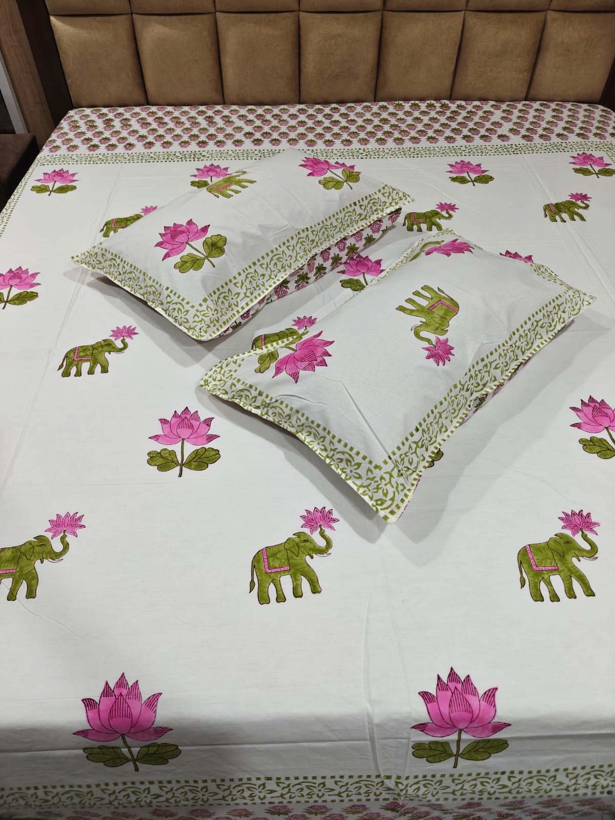 350 TC Handblock Percale Cotton King Bedsheet Set with 2 Pillow Covers - Padma Hathi
