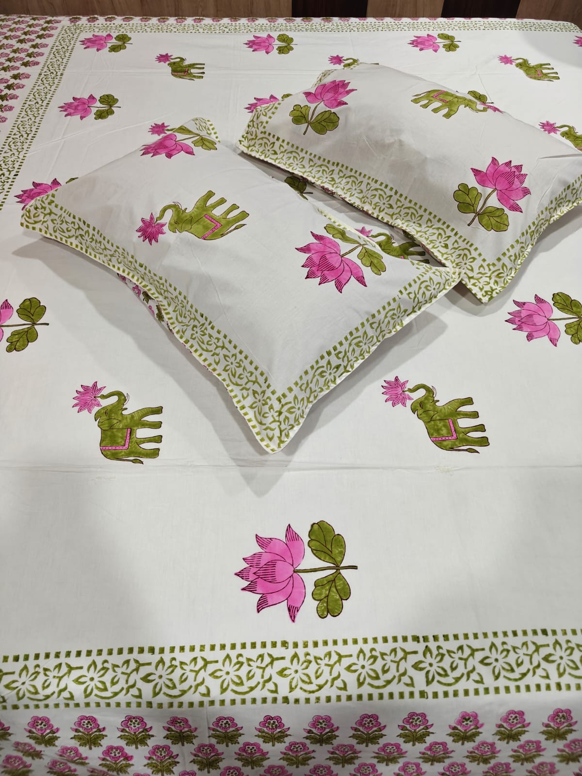350 TC Handblock Percale Cotton King Bedsheet Set with 2 Pillow Covers - Padma Hathi