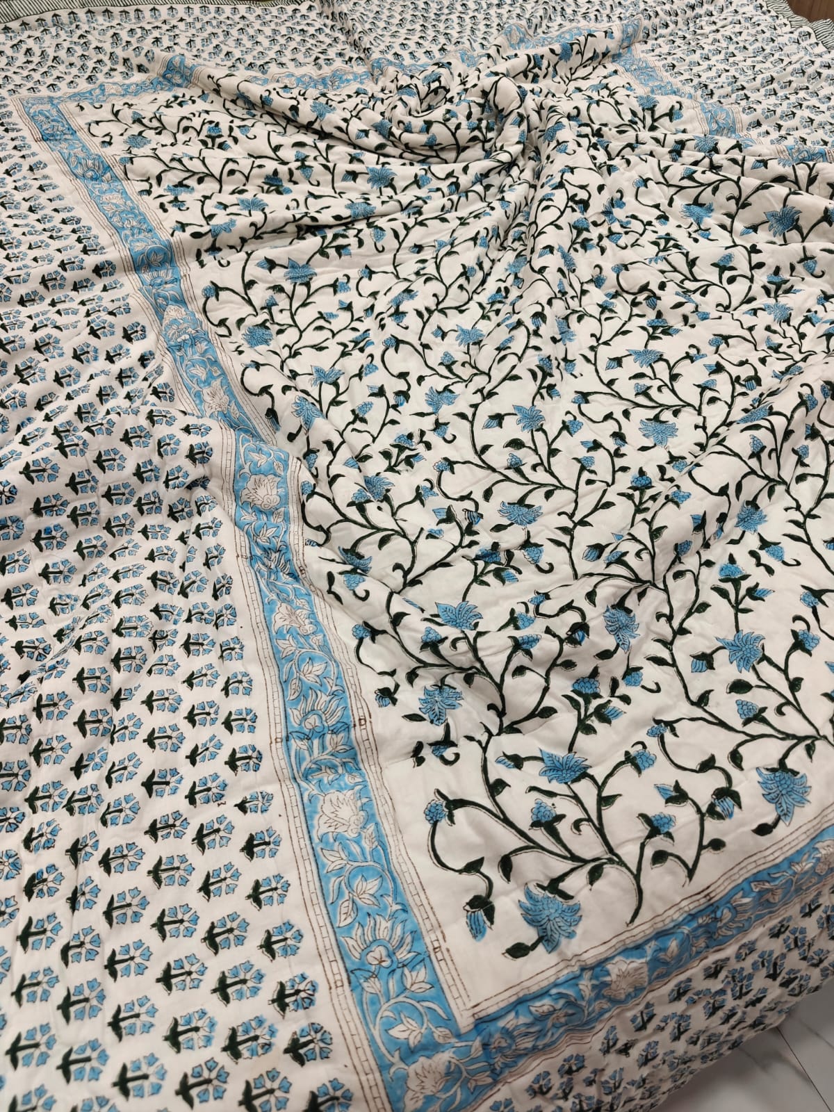 Premium Reversible Handblock Printed Mulmul King Quilt - Neel Jharokha
