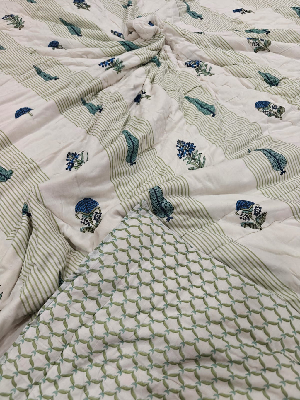 Premium Reversible Mulmul King Quilt - Neel Aranya