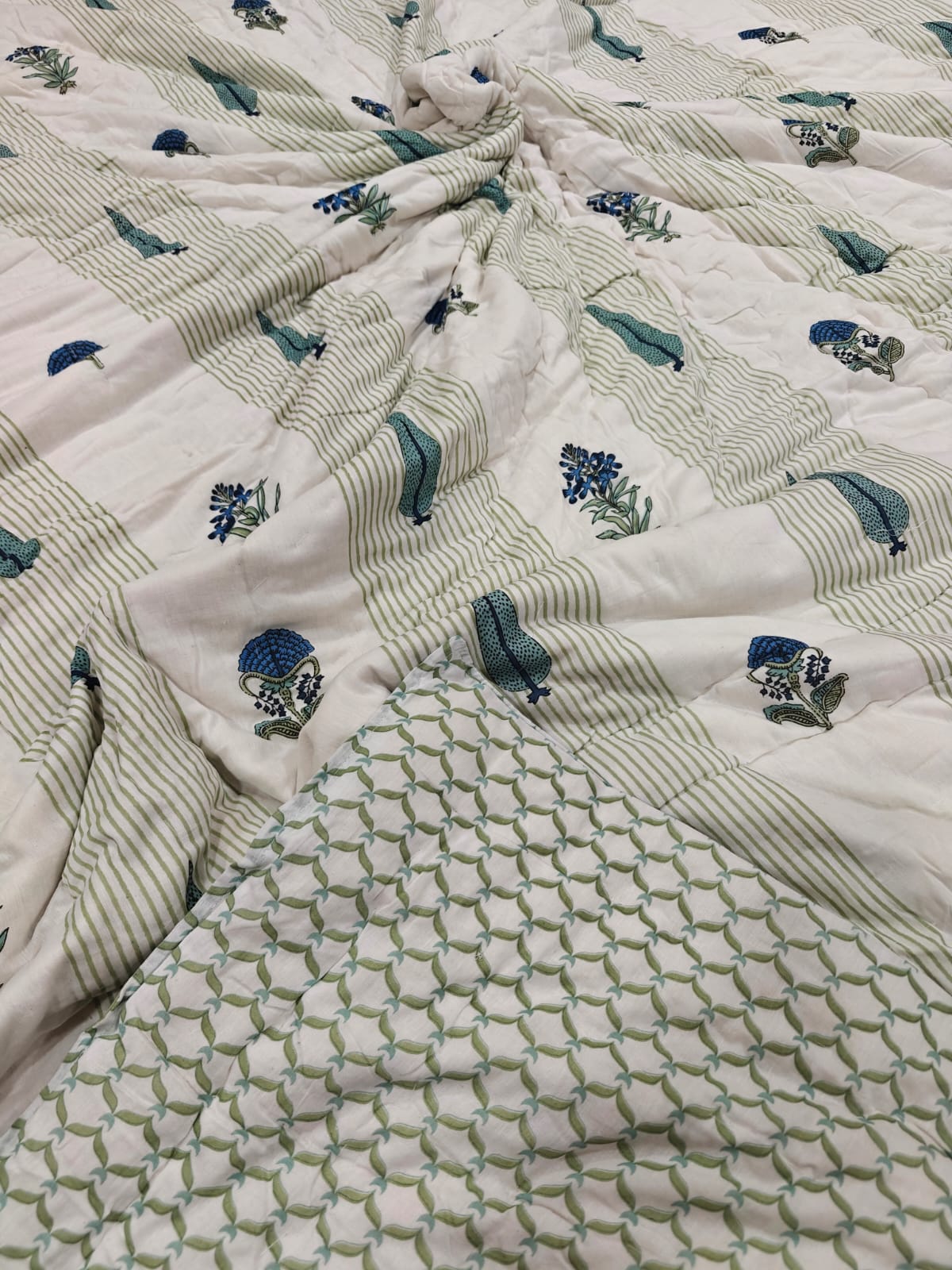 Premium Reversible Mulmul King Quilt - Neel Aranya