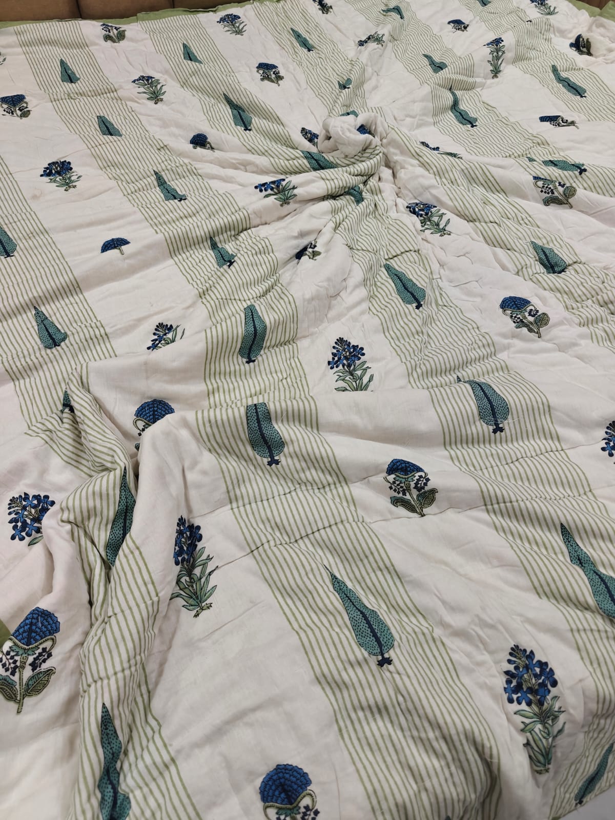 Premium Reversible Mulmul King Quilt - Neel Aranya