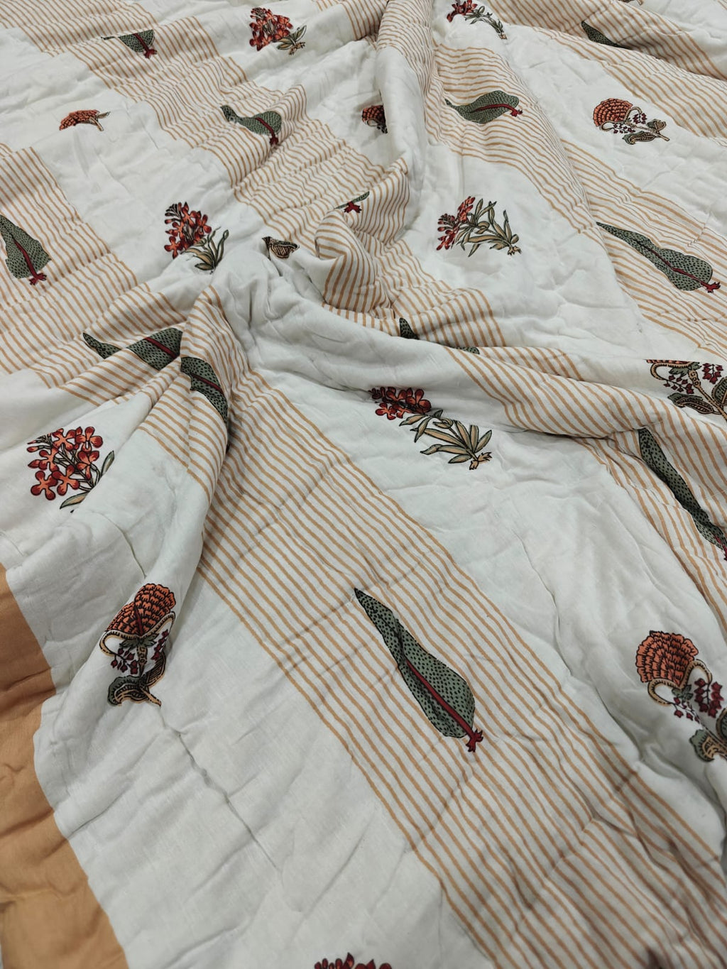 Premium Reversible Mulmul King Quilt - Sunehri Aranya