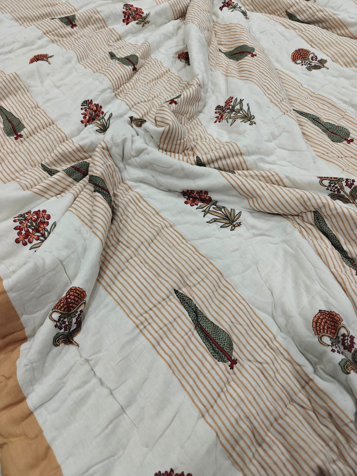 Premium Reversible Mulmul King Quilt - Sunehri Aranya