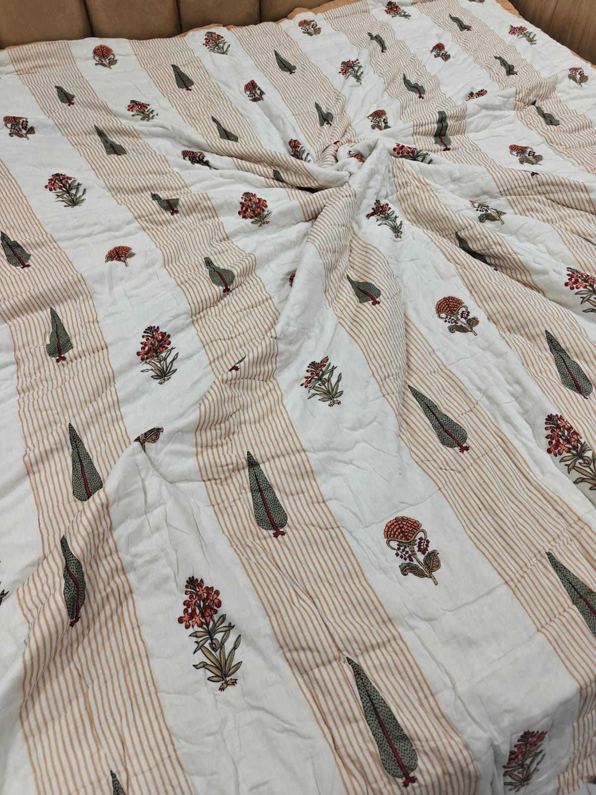 Premium Reversible Mulmul King Quilt - Sunehri Aranya