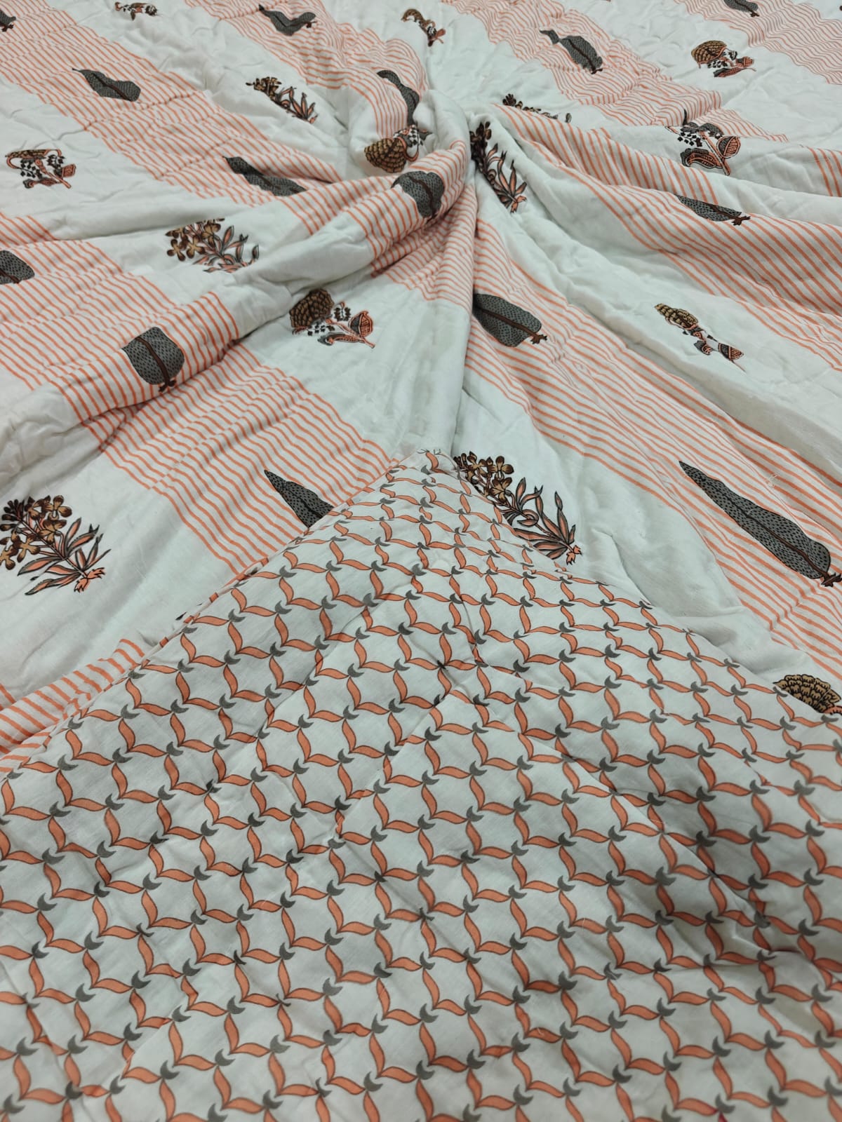 Premium Reversible Mulmul King Quilt - Kesari Bagh