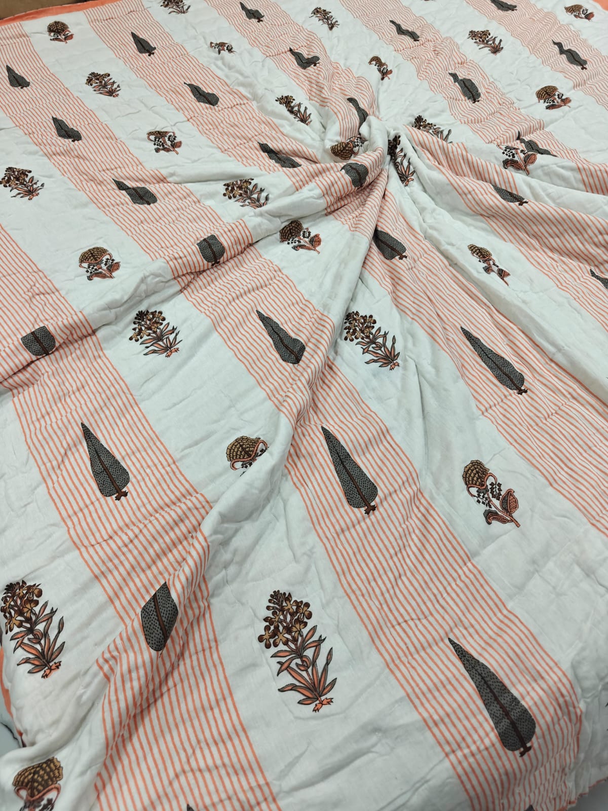 Premium Reversible Mulmul King Quilt - Kesari Bagh