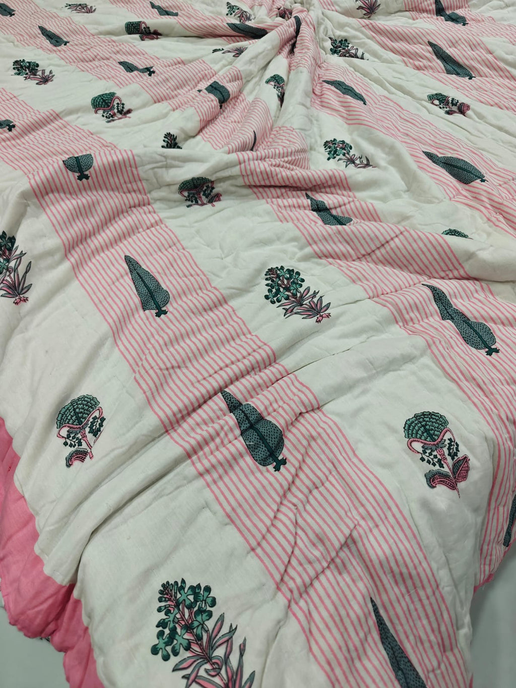 Premium Reversible Mulmul King Quilt - Gulabi Van
