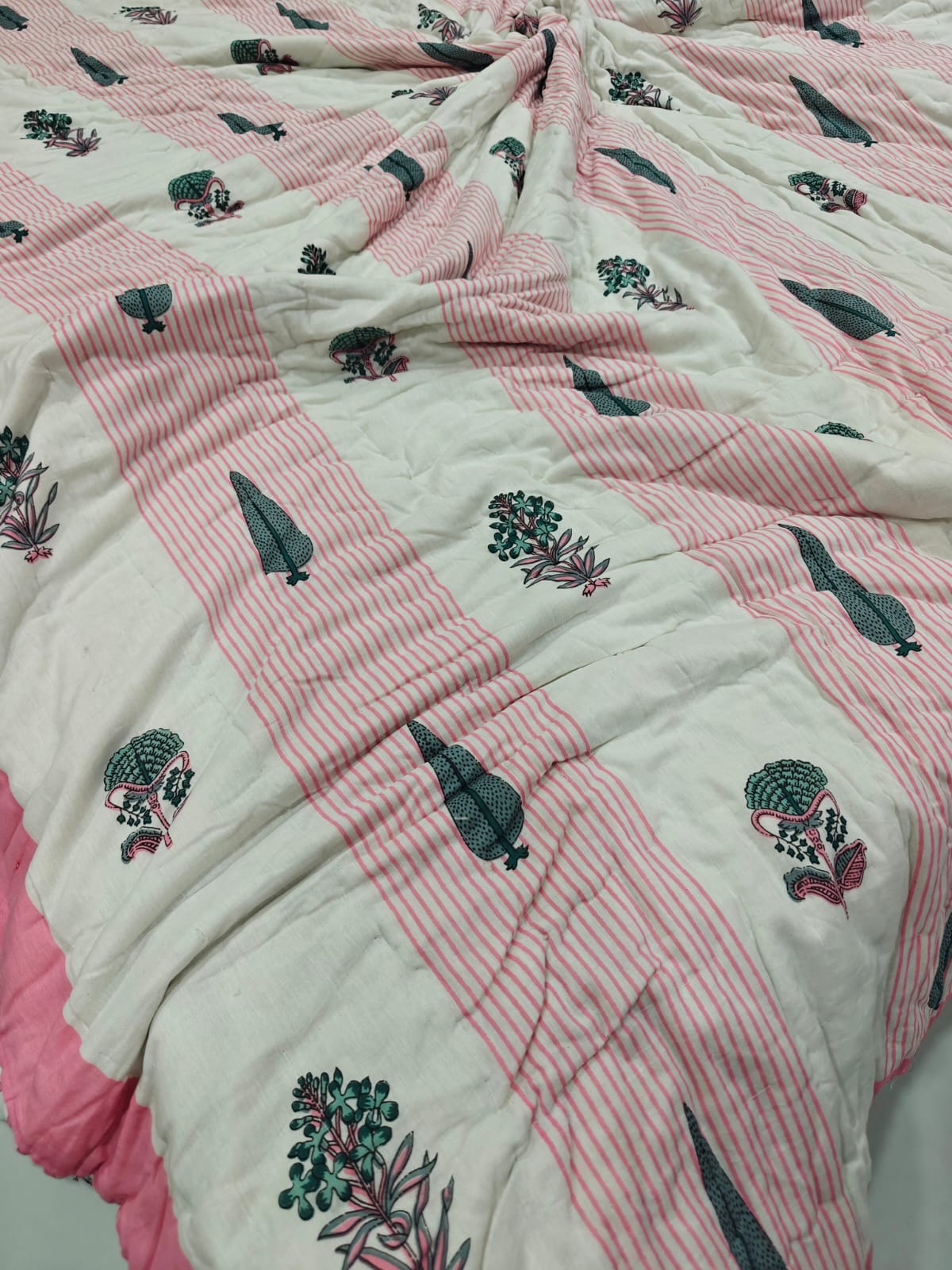 Premium Reversible Mulmul King Quilt - Gulabi Van