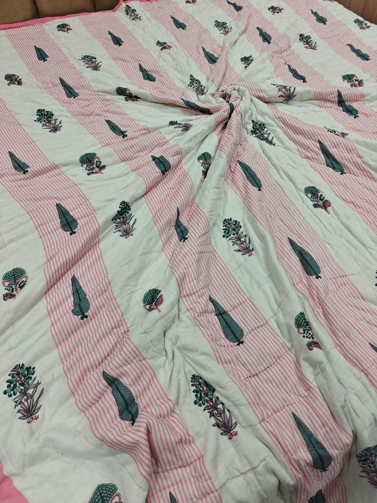 Premium Reversible Mulmul King Quilt - Gulabi Van