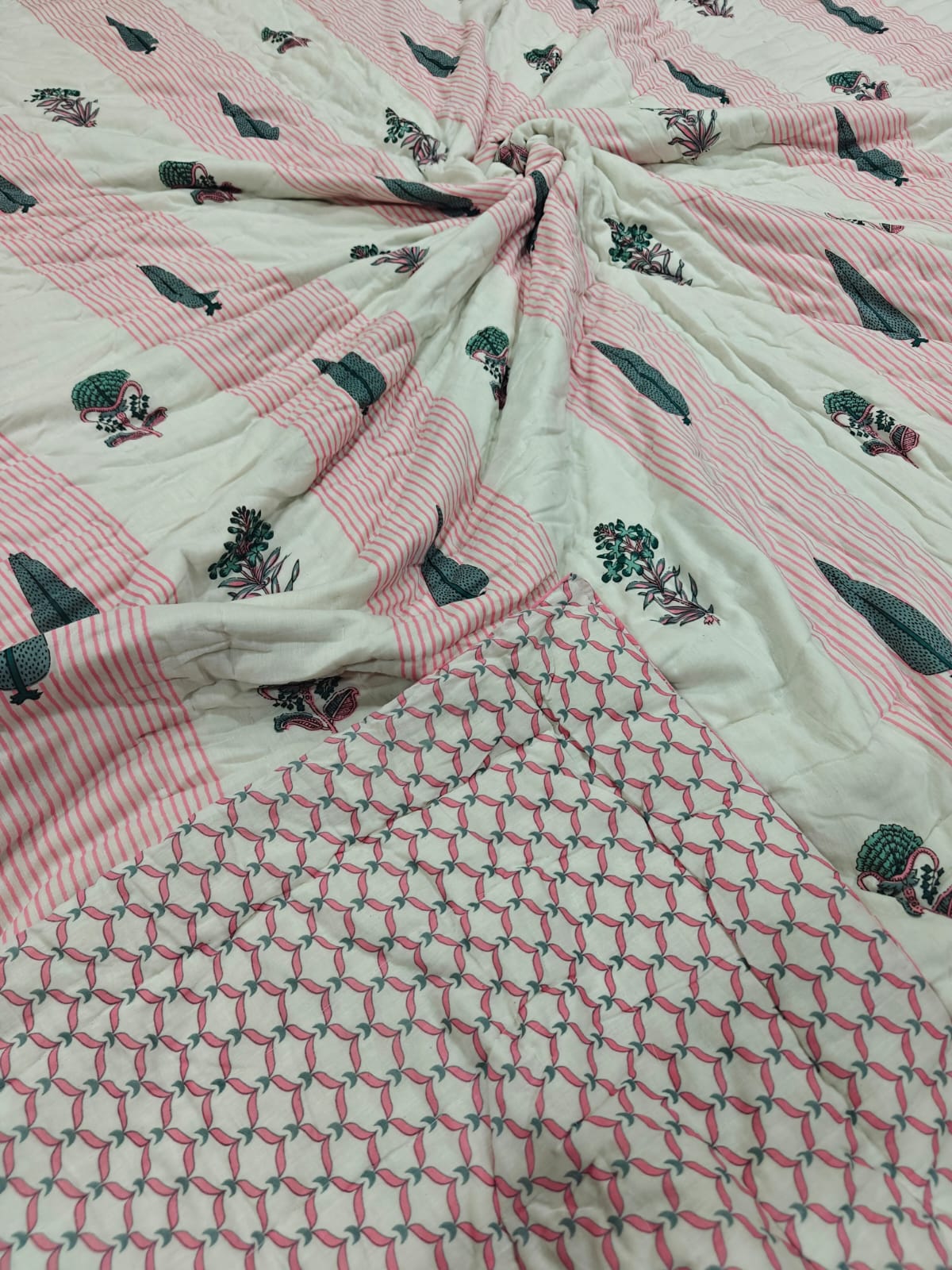 Premium Reversible Mulmul King Quilt - Gulabi Van