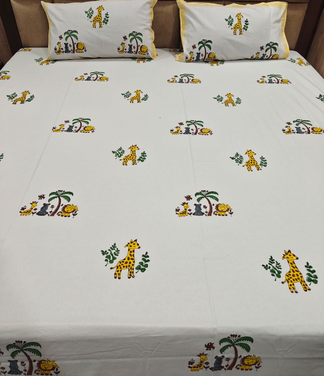 Kids 100% Cotton 250 TC King Bedsheet Set - Safari Smiles