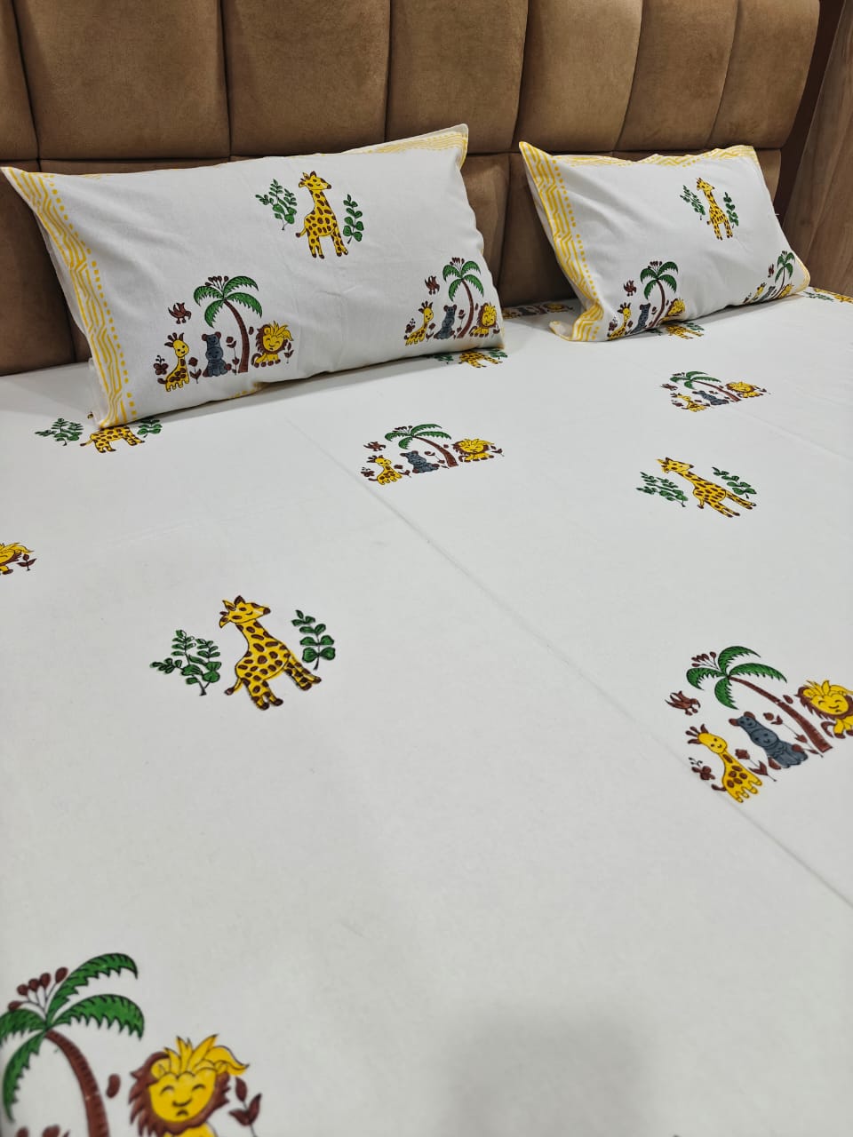 Kids 100% Cotton 250 TC King Bedsheet Set - Safari Smiles