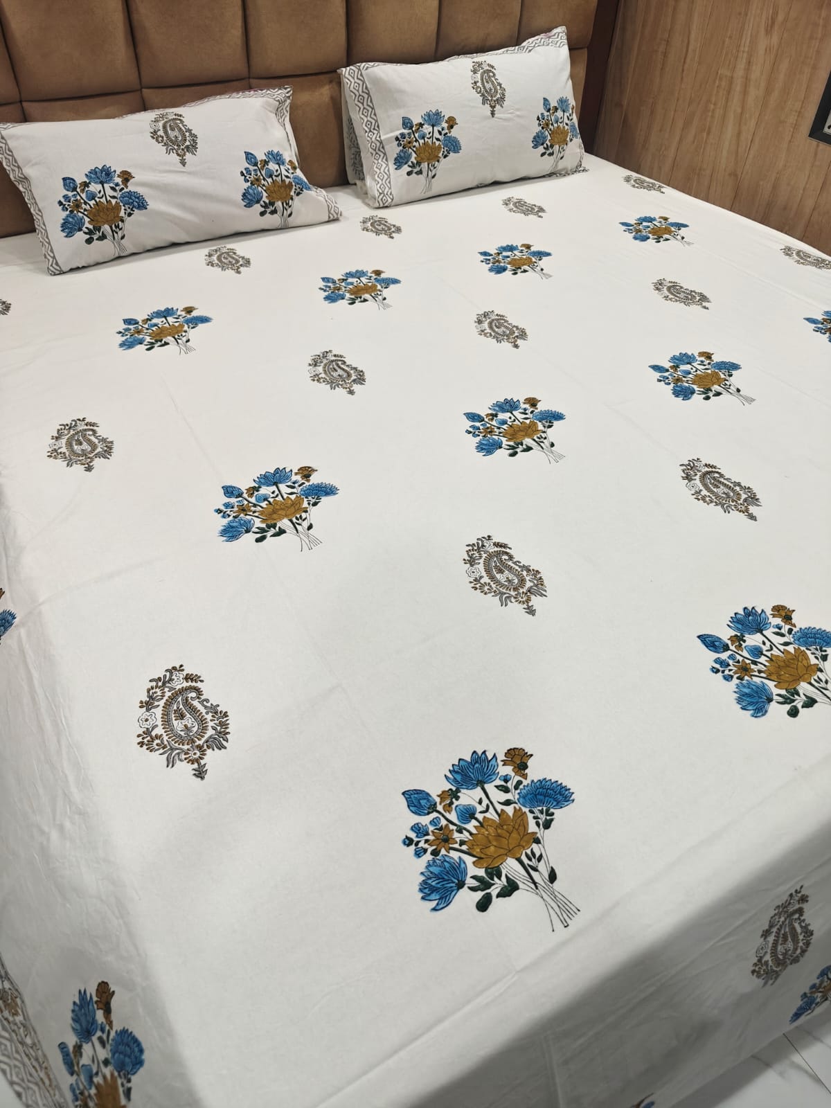 Handblock Printed 100% Cotton Super King Bedsheet Set - Neel Kamal Bouquet