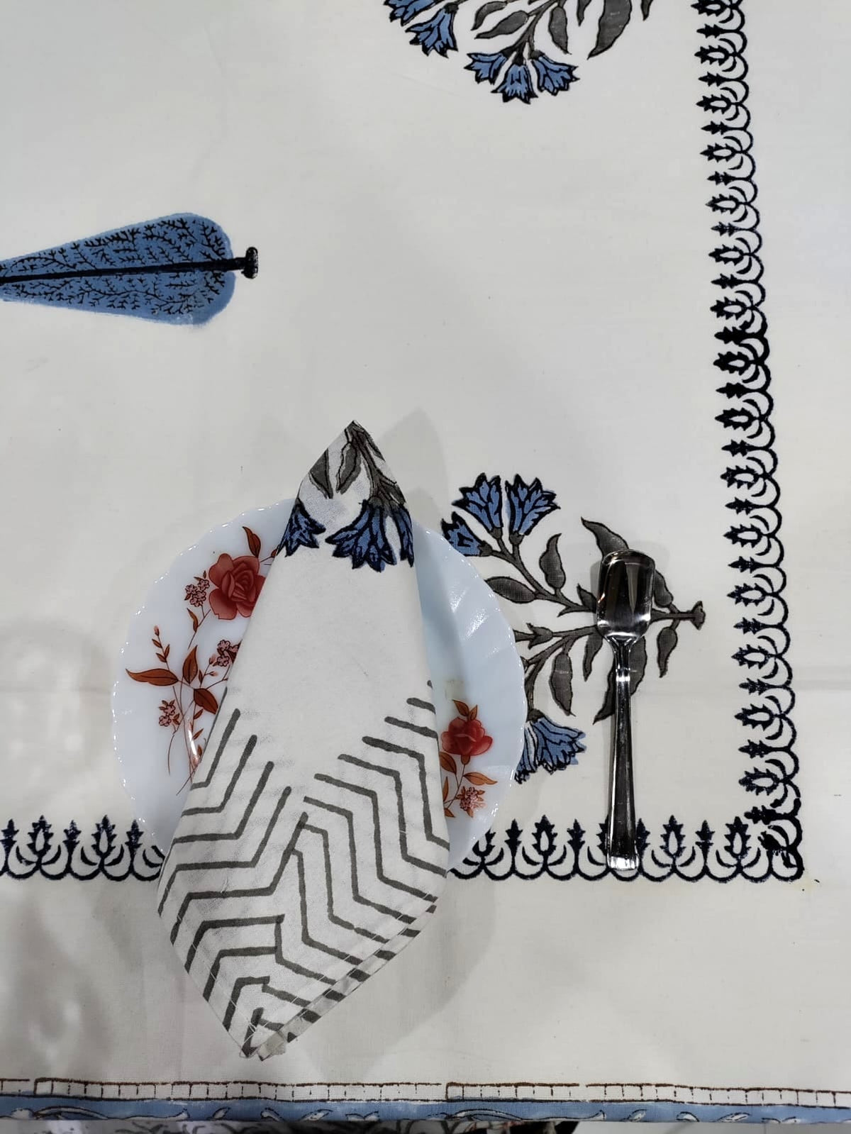 Handblock Printed Cotton Dining Table Cover & 6 Napkin Set - Neel Rekha