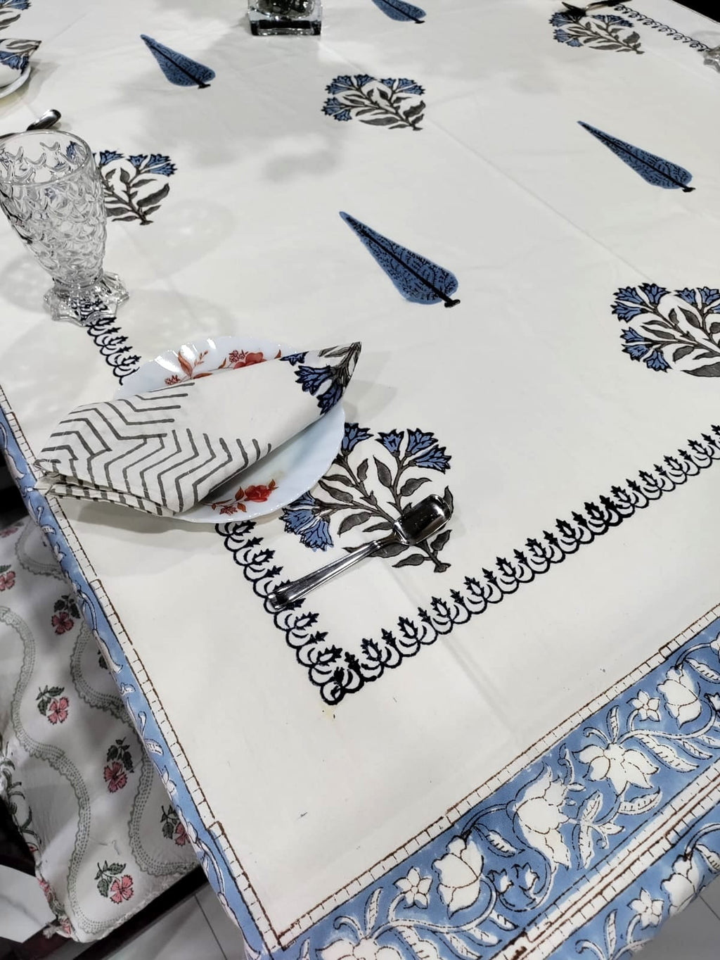 Handblock Printed Cotton Dining Table Cover & 6 Napkin Set - Neel Rekha